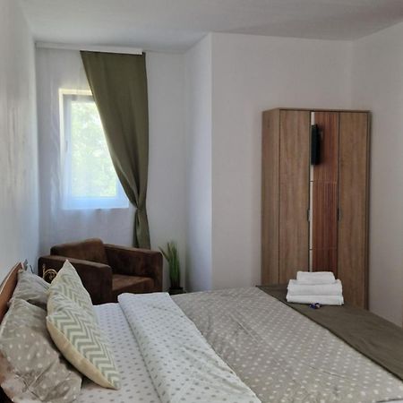 Отель Huesca House Турда Экстерьер фото