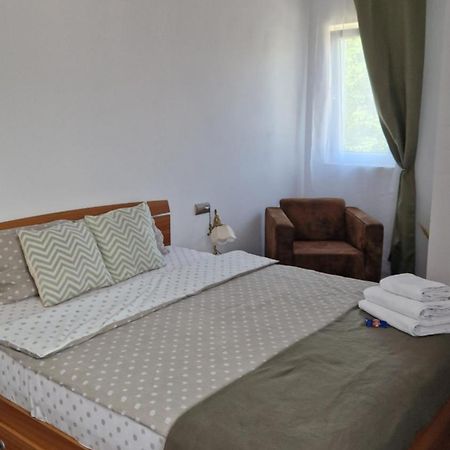 Отель Huesca House Турда Экстерьер фото
