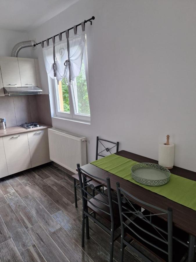 Отель Huesca House Турда Экстерьер фото