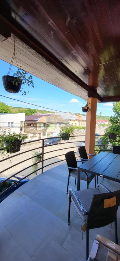 Отель Huesca House Турда Экстерьер фото