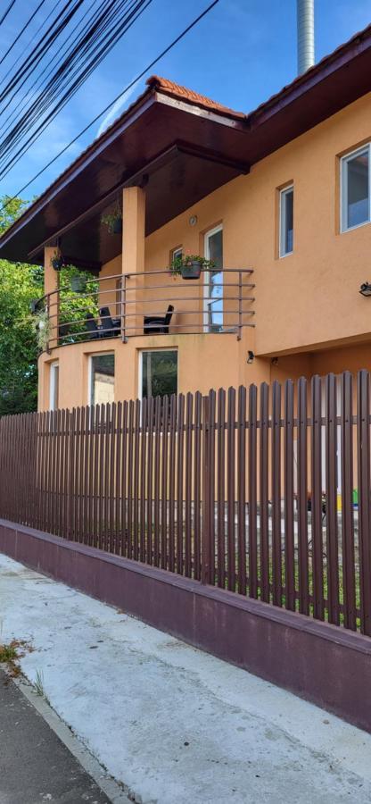 Отель Huesca House Турда Экстерьер фото