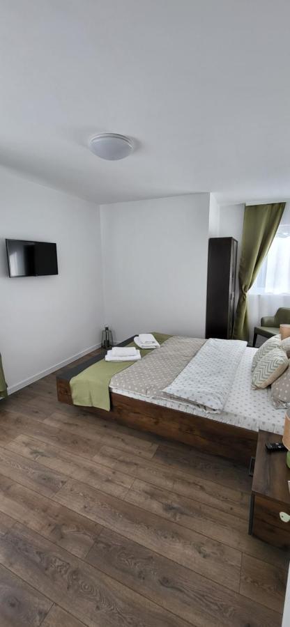 Отель Huesca House Турда Экстерьер фото