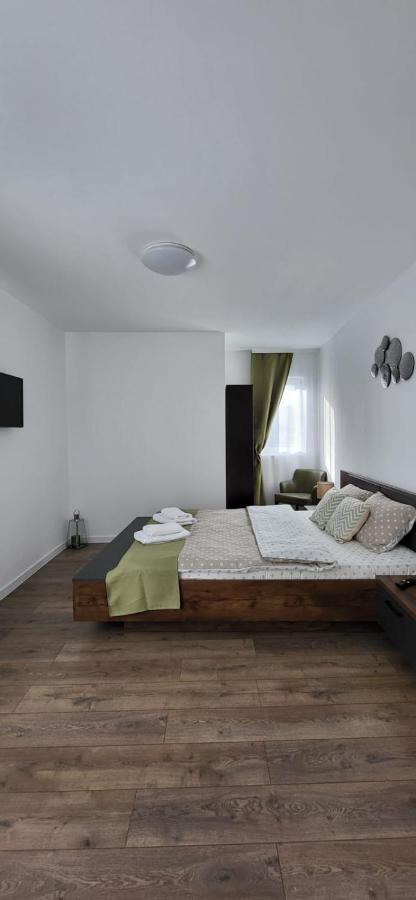 Отель Huesca House Турда Номер фото