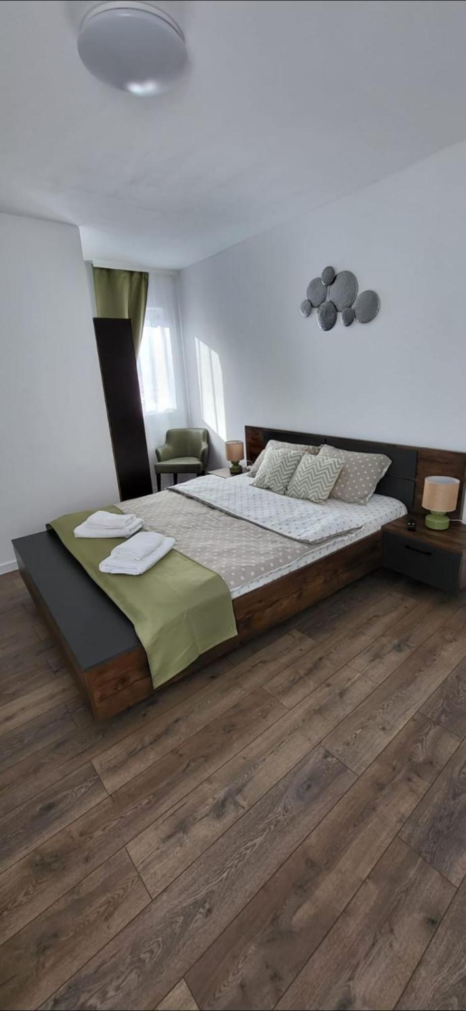 Отель Huesca House Турда Экстерьер фото