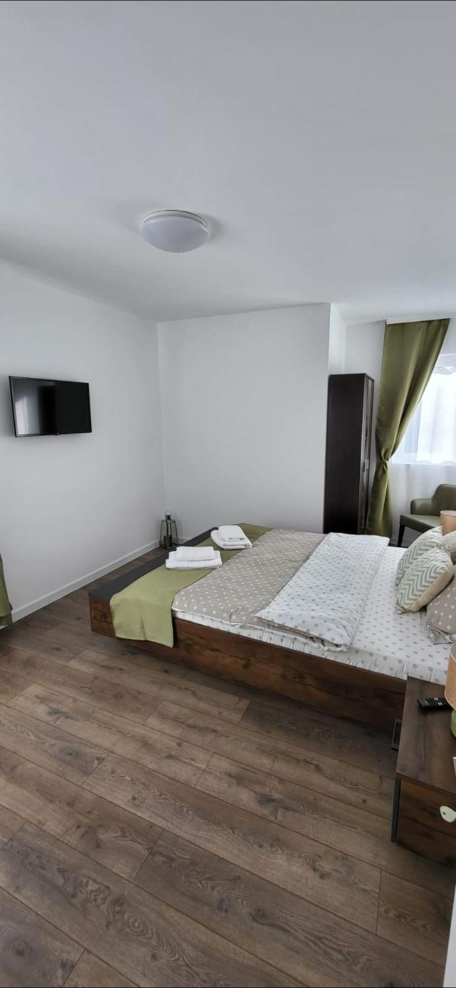 Отель Huesca House Турда Экстерьер фото