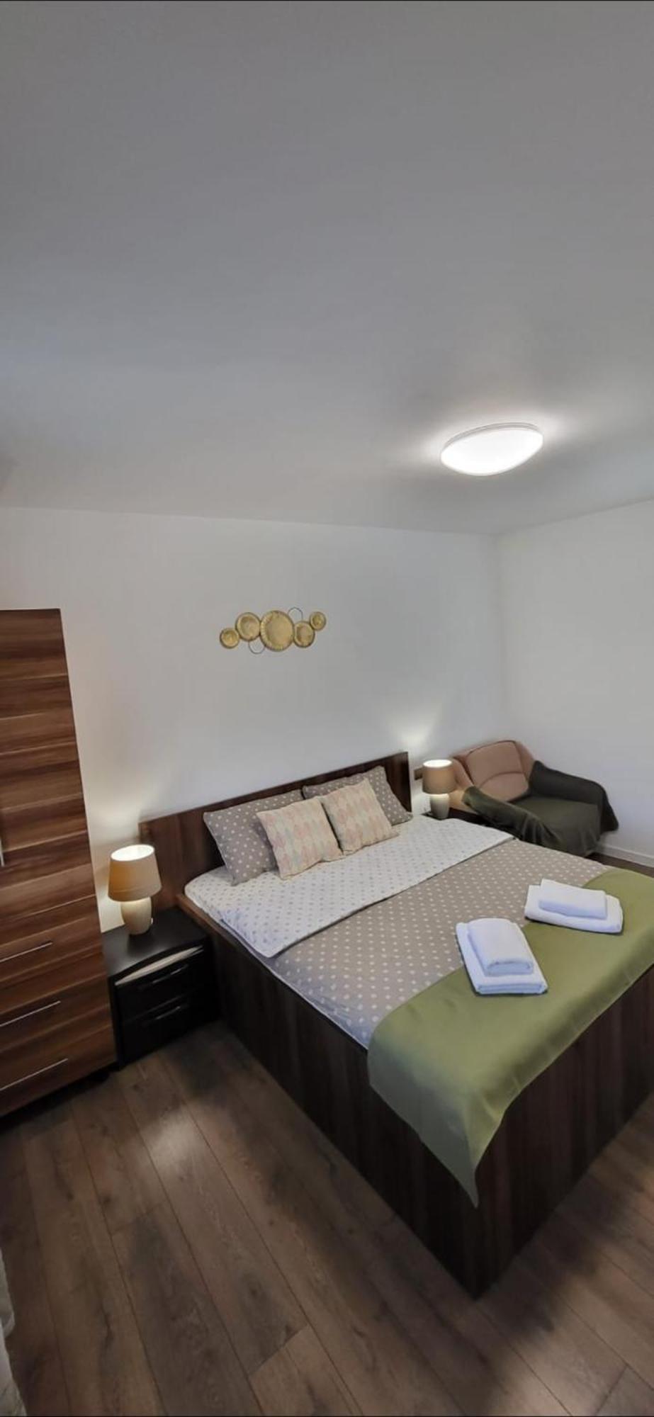 Отель Huesca House Турда Экстерьер фото