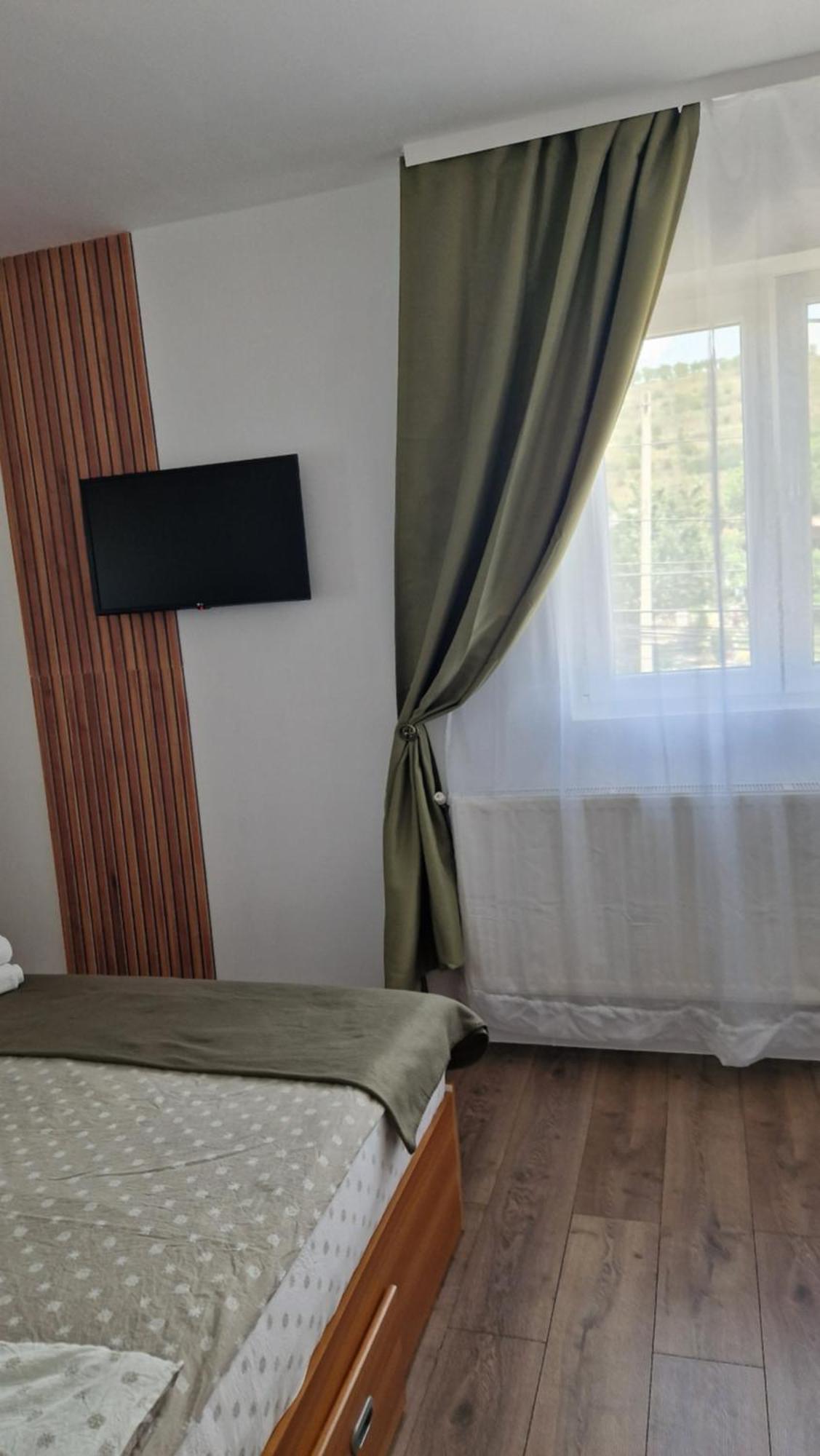 Отель Huesca House Турда Экстерьер фото