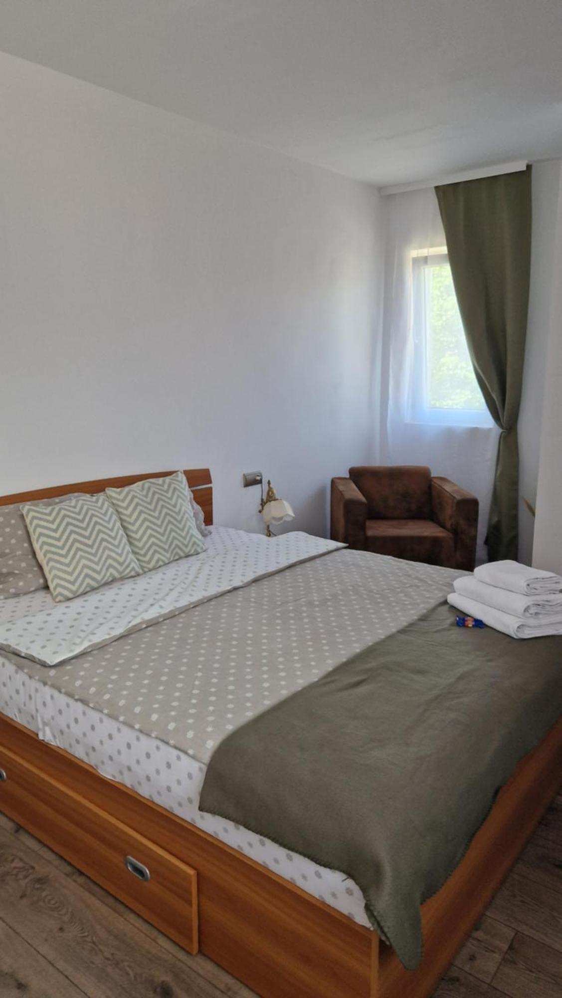 Отель Huesca House Турда Экстерьер фото